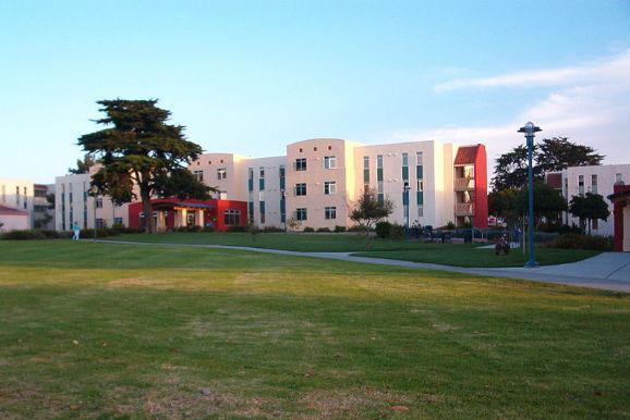 加州州立大学蒙特利湾分校