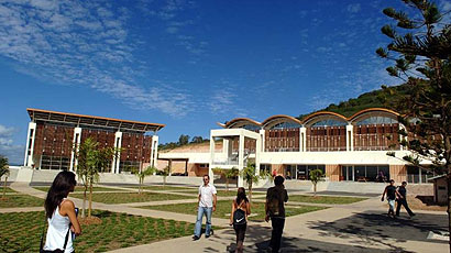 新喀里多尼亚大学